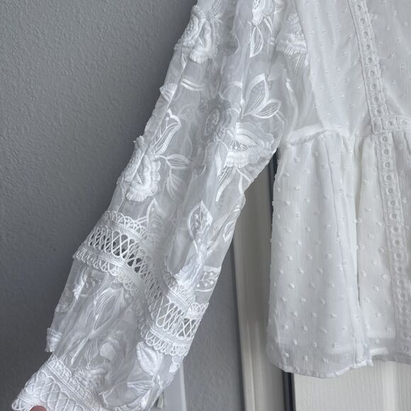NWT Allison New York Embroidered White Babydoll Lace Top Shirt Size Medium - Picture 2 of 7